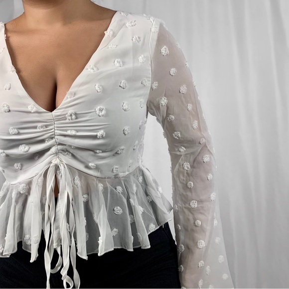 BUNNY BOUTIQUE - White Blouse - NWT - Bell Sleeves Ruffle Hem Polka Dot Print - Picture 3 of 3